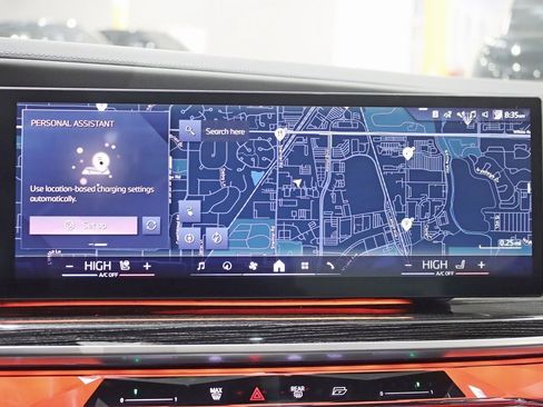 Used 2024 BMW i7 xDrive60 w/ Executive Package image 19