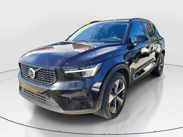 Used 2024 Volvo XC40 B5 Core w/ Protection Package Premier AWD/4WD image 3