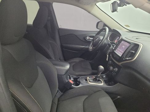 Used 2016 Jeep Cherokee Latitude w/ Cold Weather Group AWD/4WD image 21