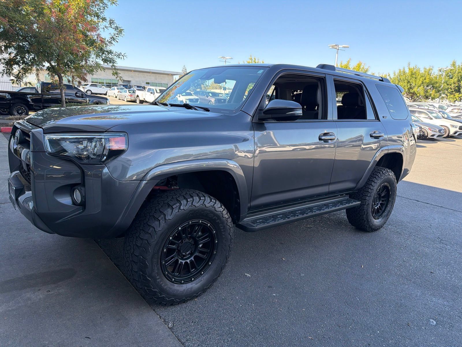 Used 2020 Toyota 4Runner SR5 Premium w/ Moonroof Package AWD/4WD image 2