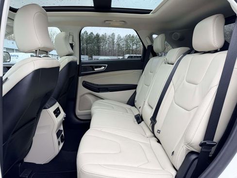Used 2022 Ford Edge Titanium image 17