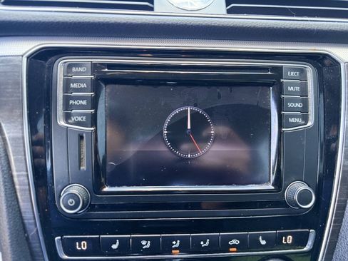 Used 2017 Volkswagen Passat 1.8T SE w/ SE Lighting Package FWD image 15