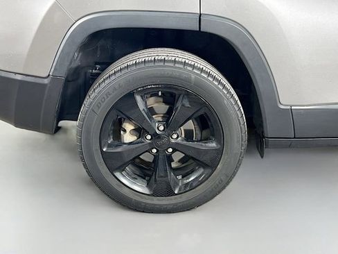 Used 2020 Jeep Cherokee Latitude Plus image 35