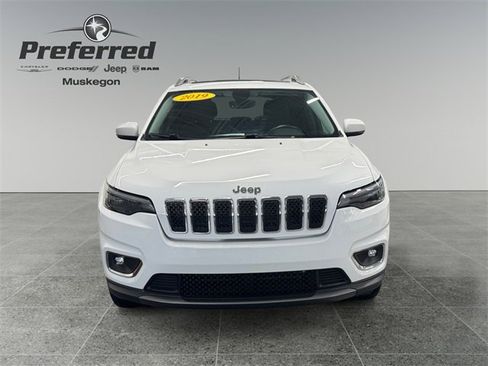 Used 2019 Jeep Cherokee Limited image 11