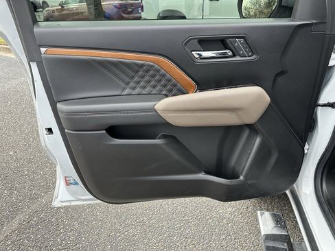 Used 2023 GMC Canyon Denali image 10