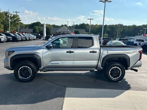 Used 2026 Toyota Tacoma TRD Off-Road w/ TRD Off Road Upgrade Package AWD/4WD image 7