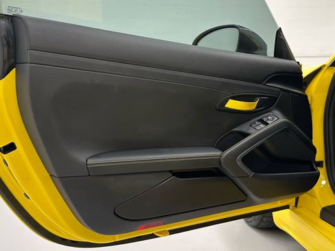 Used 2021 Porsche 718 Cayman image 15