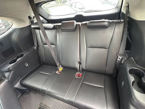 Used 2021 Toyota Highlander XLE AWD/4WD image 16