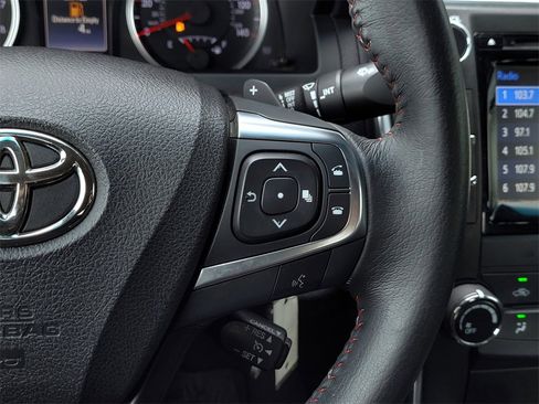 Used 2016 Toyota Camry SE image 20