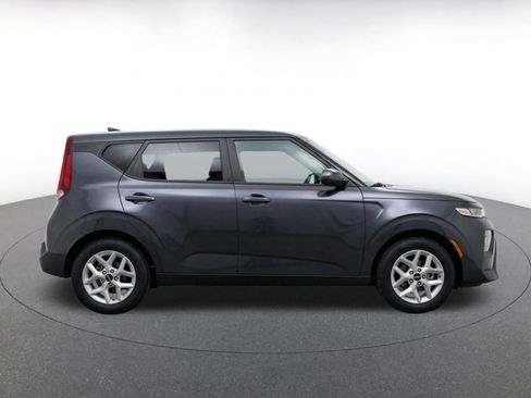 Used 2025 Kia Soul LX w/ LX Technology Package FWD image 10