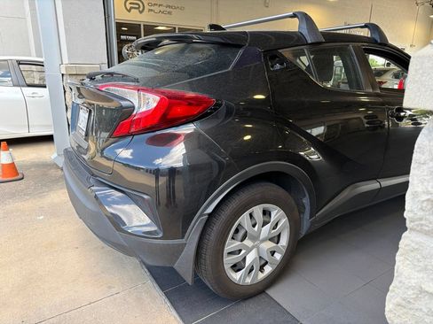Used 2021 Toyota C-HR LE FWD image 12