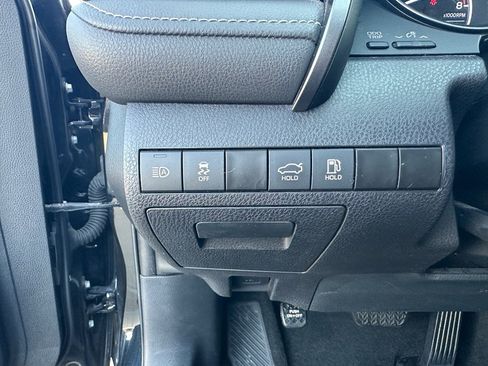Used 2023 Toyota Camry SE w/ Convenience Package image 18