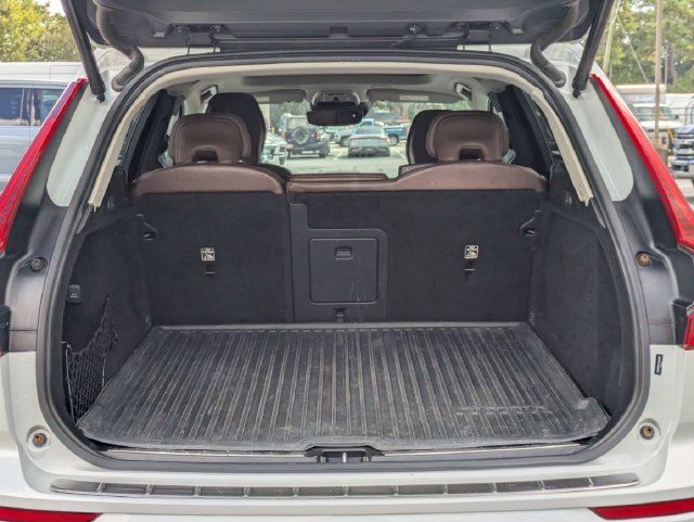 Used 2020 Volvo XC60 T5 Momentum w/ Protection Package Premier FWD image 14