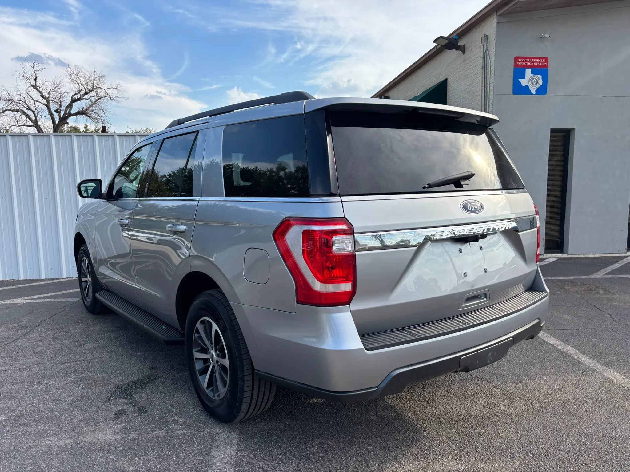 Used 2021 Ford Expedition XL AWD/4WD image 3