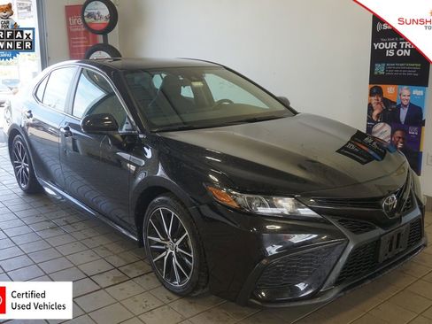 Used 2024 Toyota Camry SE FWD image 1