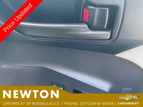 Used 2022 Toyota Highlander LE AWD/4WD image 23