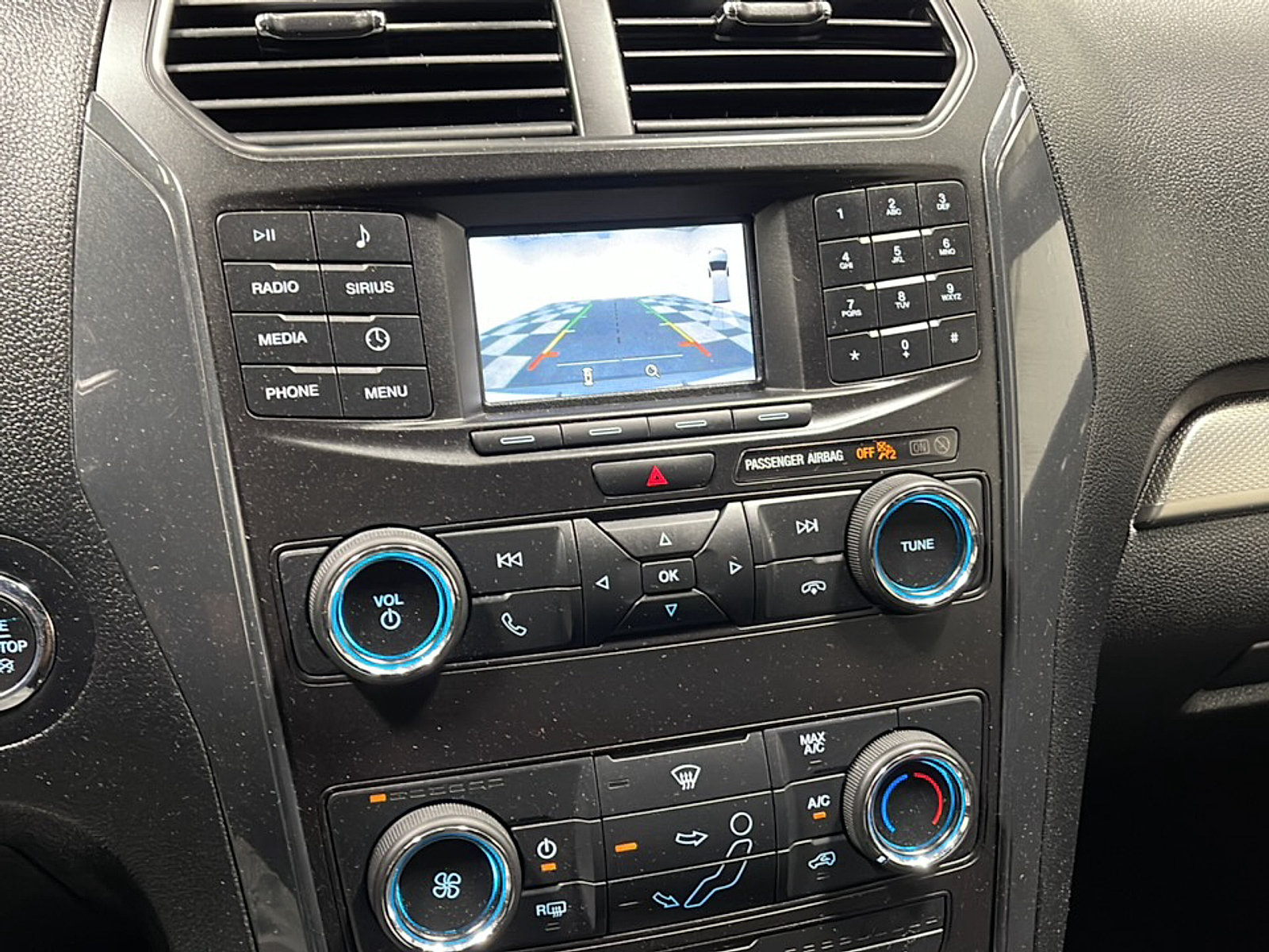 Used 2018 Ford Explorer XLT FWD image 9