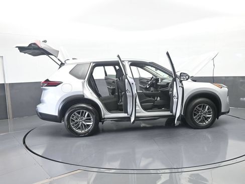 Used 2024 Nissan Rogue S FWD image 65