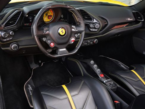 Used 2018 Ferrari 488 Spider RWD image 16