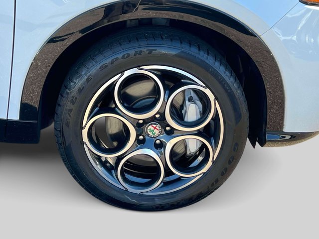 Used 2024 Alfa Romeo Tonale Ti w/ Premium Interior Package AWD/4WD image 8