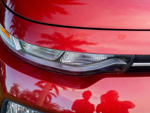 Used 2020 Kia Soul LX image 29