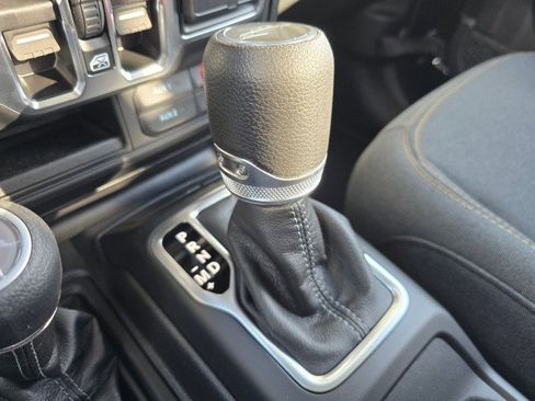 New 2025 Jeep Gladiator Sport image 31