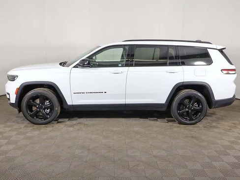 Used 2023 Jeep Grand Cherokee L Altitude image 17