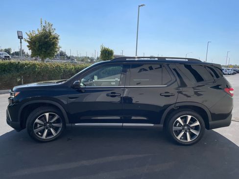 Used 2025 Honda Pilot Elite image 3