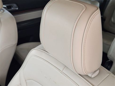 Used 2018 Ford Explorer Platinum image 16