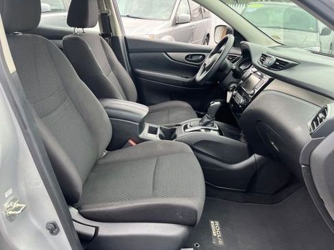 Used 2019 Nissan Rogue Sport S image 7