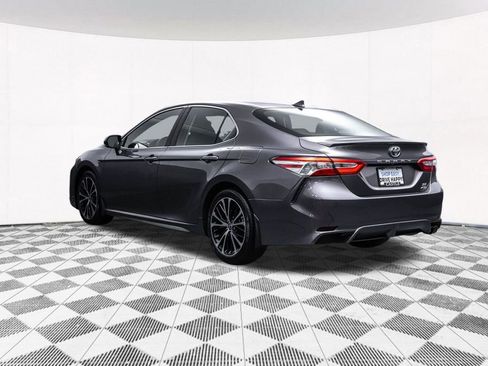 Used 2020 Toyota Camry SE w/ Moonroof Package image 8