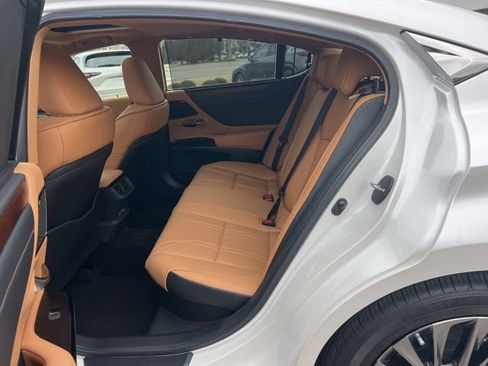 Used 2025 Lexus ES 300h Ultra Luxury image 33