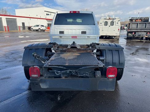 Used 2017 RAM 3500 Tradesman w/ Chrome Appearance Group image 4