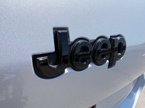 Used 2024 Jeep Grand Cherokee L Laredo AWD/4WD image 28