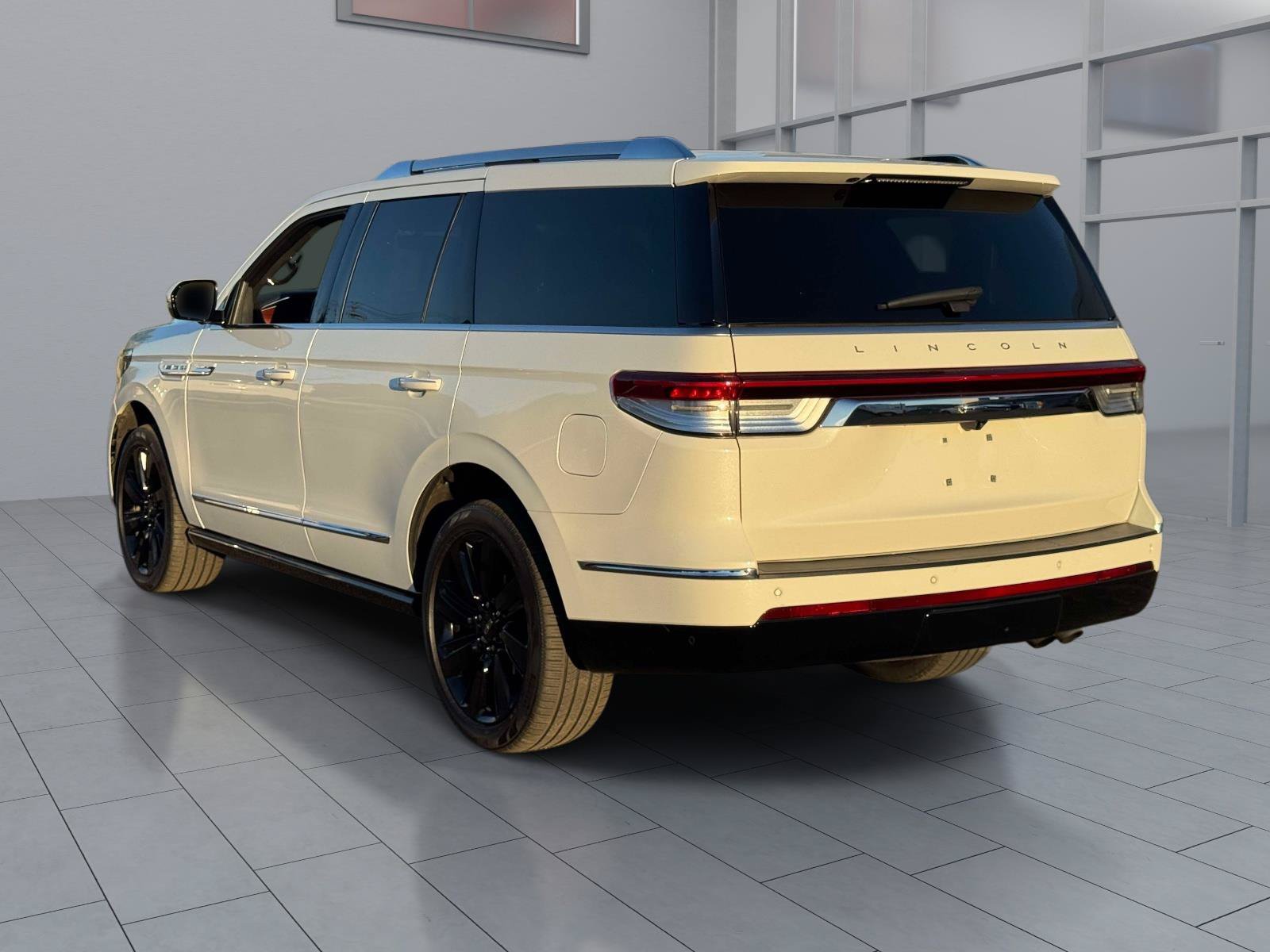 Used 2023 Lincoln Navigator Reserve AWD/4WD image 4