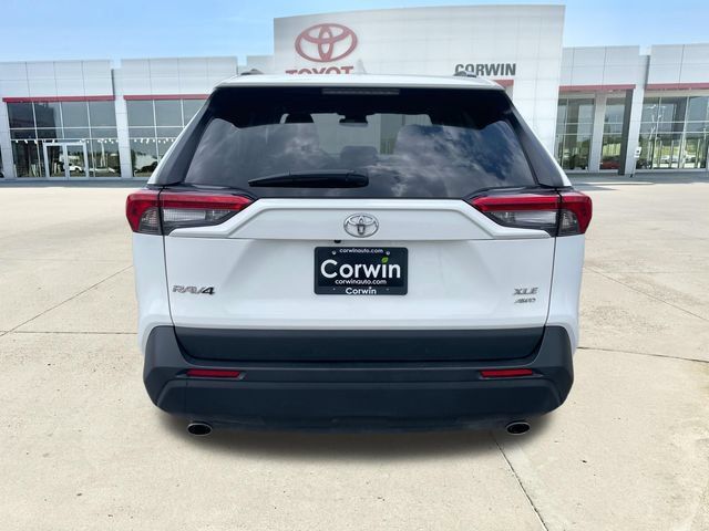 Used 2025 Toyota RAV4 XLE AWD/4WD image 4
