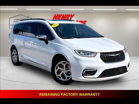 Used 2023 Chrysler Pacifica Limited FWD image 1