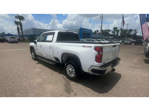 Used 2025 Chevrolet Silverado 2500 LT w/ Convenience Package AWD/4WD image 4