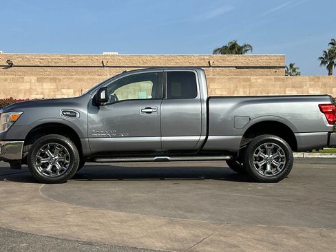 Used 2017 Nissan Titan SV image 7