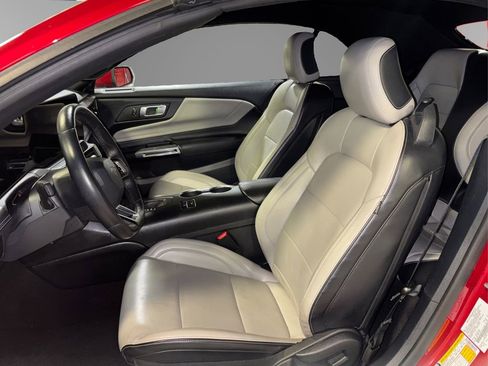 Used 2024 Ford Mustang Premium image 9