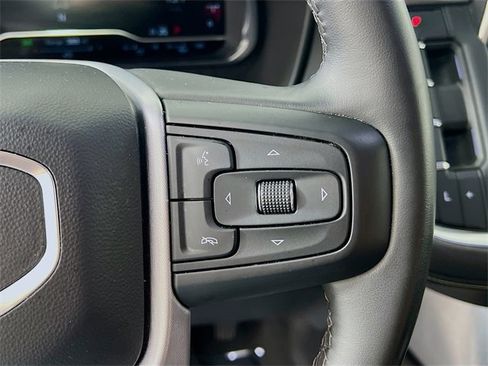 Used 2024 GMC Yukon XL SLT image 33