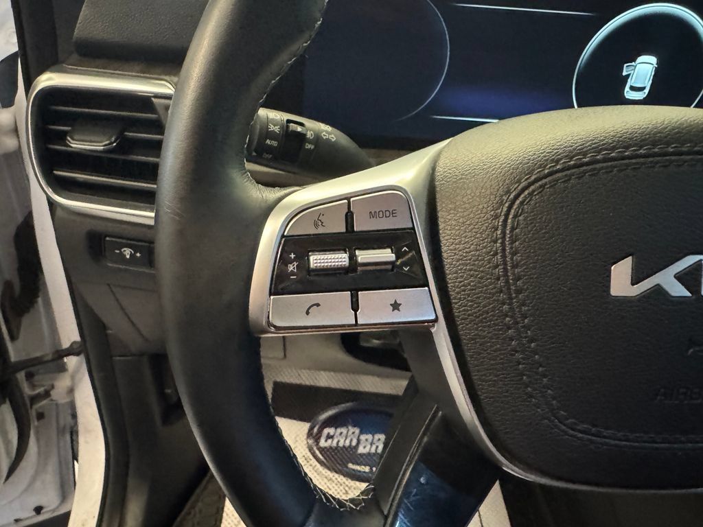 Used 2023 Kia Telluride AWD image 11