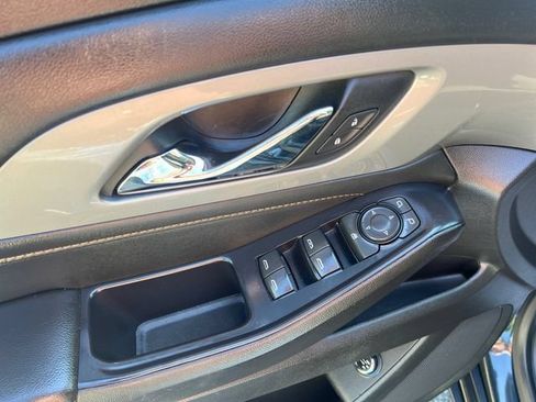 Used 2021 Chevrolet Traverse LT AWD/4WD image 11