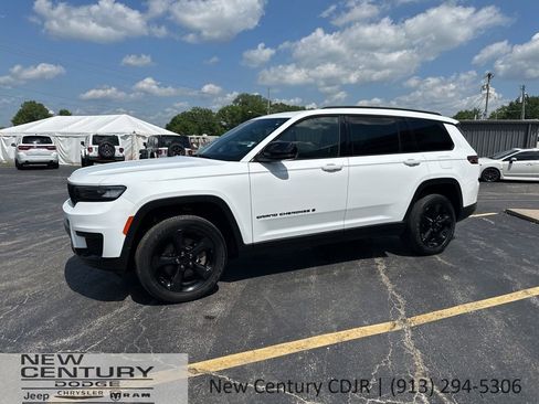 Used 2023 Jeep Grand Cherokee L Laredo AWD/4WD image 1
