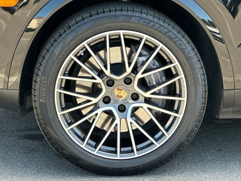 Certified 2023 Porsche Cayenne AWD/4WD image 27