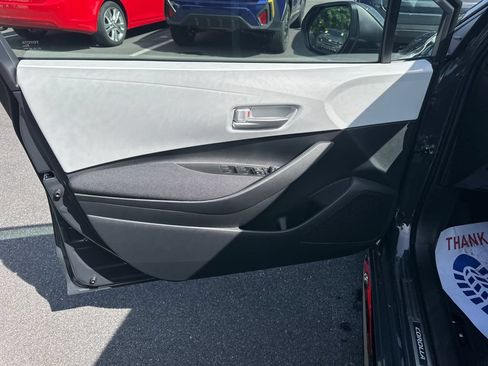 Used 2026 Toyota Corolla SE FWD image 11