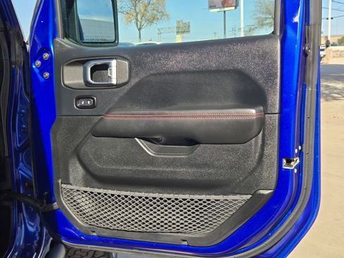 Used 2018 Jeep Wrangler Unlimited Rubicon w/ Dual Top Group image 30