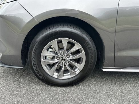 Used 2024 Toyota Sienna XLE image 12