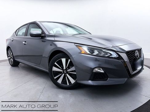 Used 2021 Nissan Altima 2.5 SV w/ SV Premium Package image 1