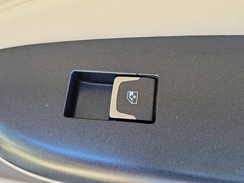 Used 2015 Cadillac SRX Luxury w/ Driver Awareness Package image 9